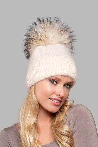 Lenora hat with pompom in Ivory color