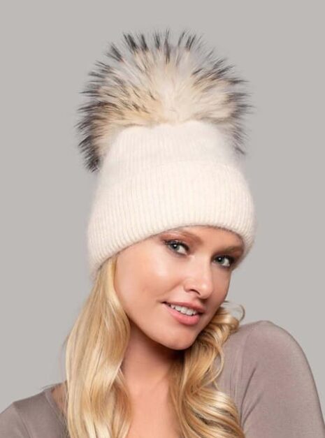 Lenora hat with pompom in Ivory color