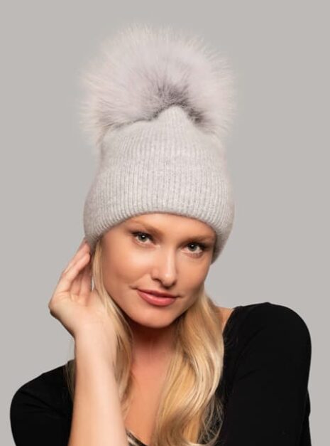 Lenora hat with pompom in Light Grey color